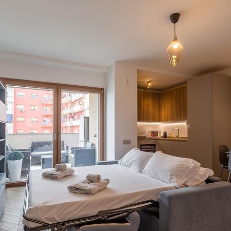 Aurealiving - Trastevere Suite With Rooftop & Gym, Your Place In Рим Экстерьер фото