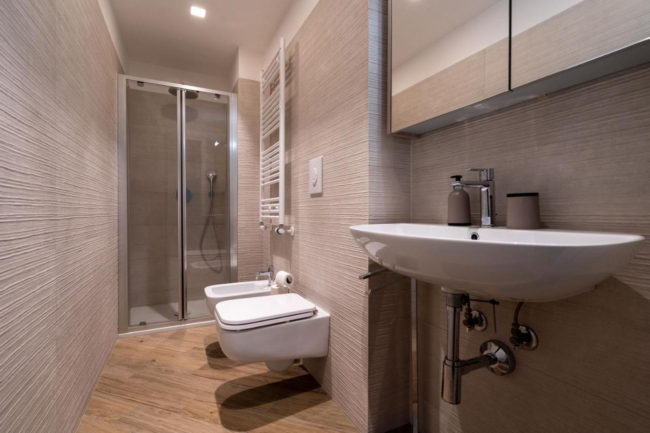 Aurealiving - Trastevere Suite With Rooftop & Gym, Your Place In Рим Экстерьер фото