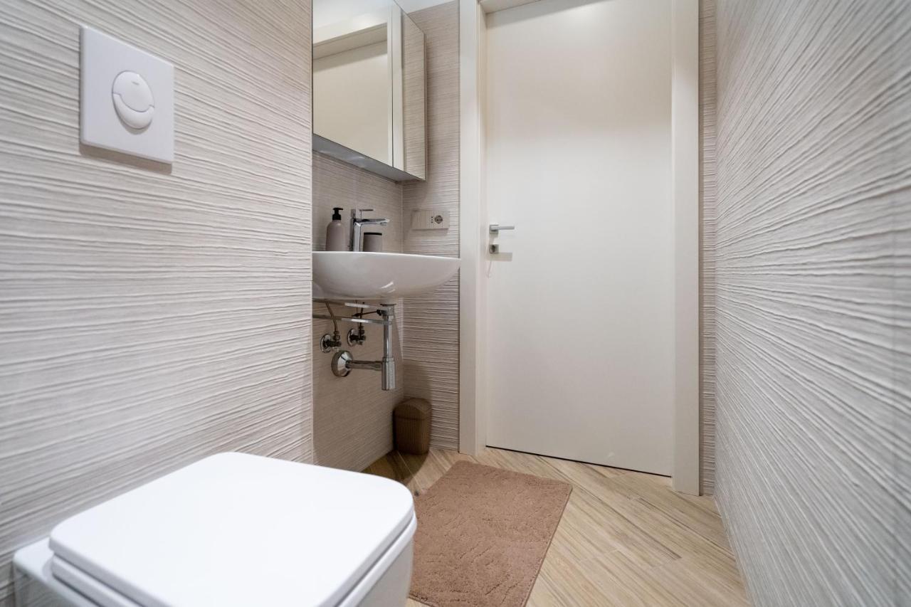 Aurealiving - Trastevere Suite With Rooftop & Gym, Your Place In Рим Экстерьер фото