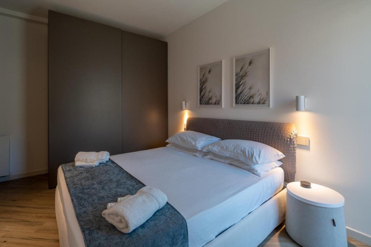 Aurealiving - Trastevere Suite With Rooftop & Gym, Your Place In Рим Экстерьер фото