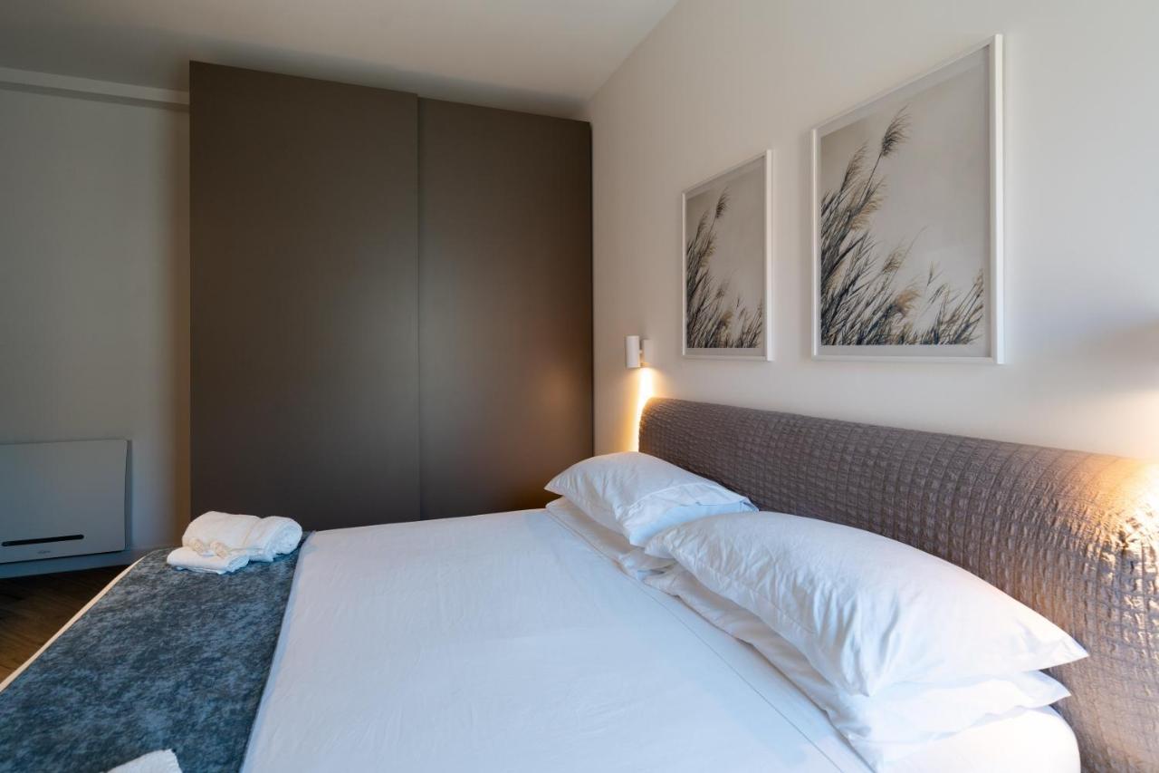 Aurealiving - Trastevere Suite With Rooftop & Gym, Your Place In Рим Экстерьер фото