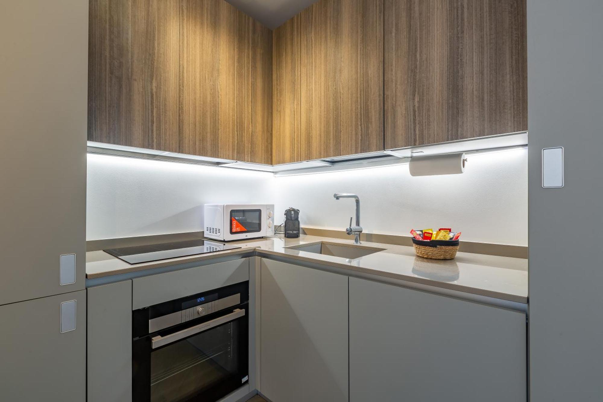Aurealiving - Trastevere Suite With Rooftop & Gym, Your Place In Рим Экстерьер фото