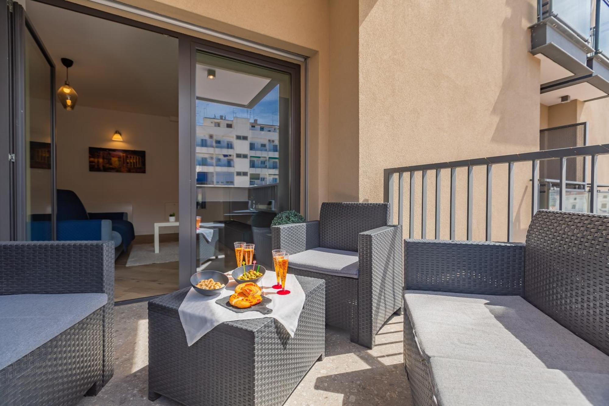 Aurealiving - Trastevere Suite With Rooftop & Gym, Your Place In Рим Экстерьер фото